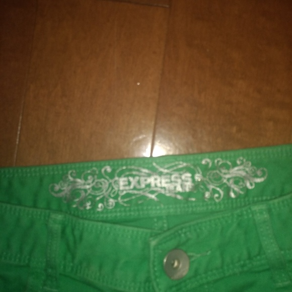 Green shorts - Picture 2 of 4